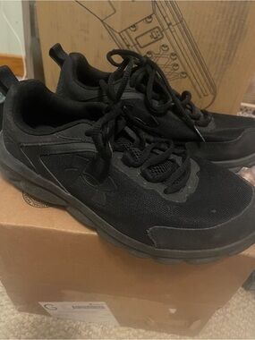 Under Armour women’s  Black Mesh Athletic Trainers 9.5